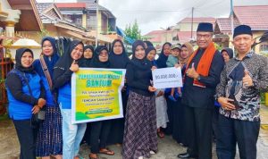 Wawako Marfendi Serahkan Bantaun Rp 50 Juta kepada KWT